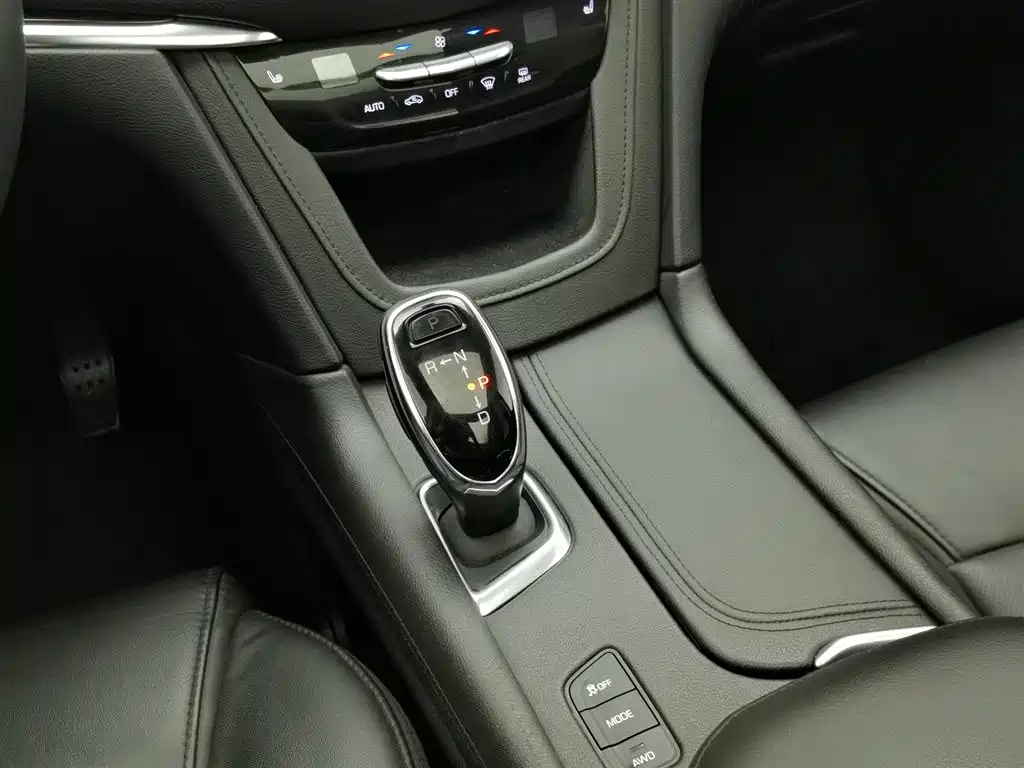 Cadillac XT5 2018 — фото 13