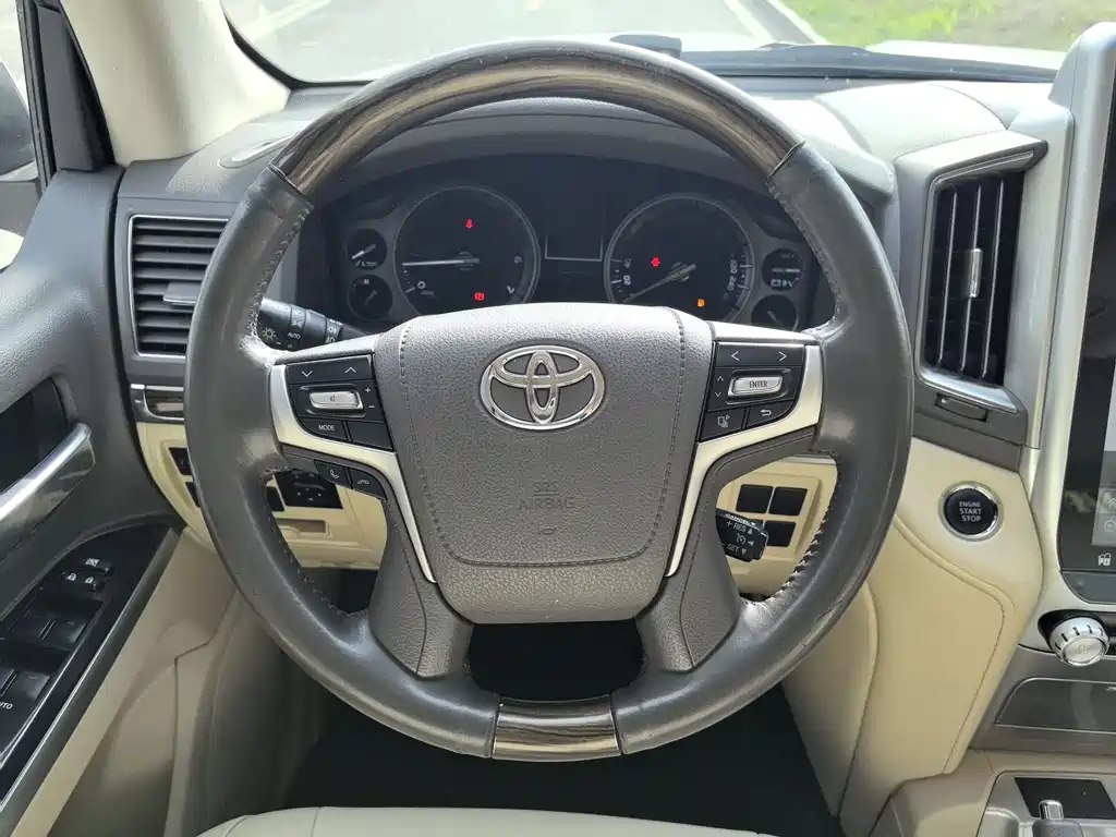 Toyota Land Cruiser 2019 — фото 9