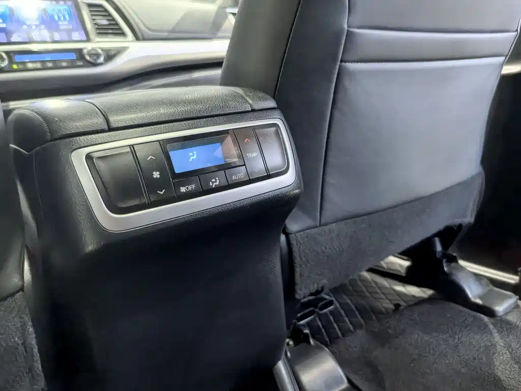 Toyota Highlander 2017 — фото 13