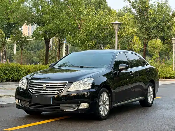 Toyota Crown 2012