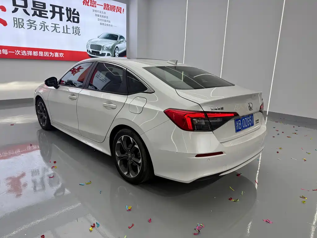Honda Civic 2022 — фото 10