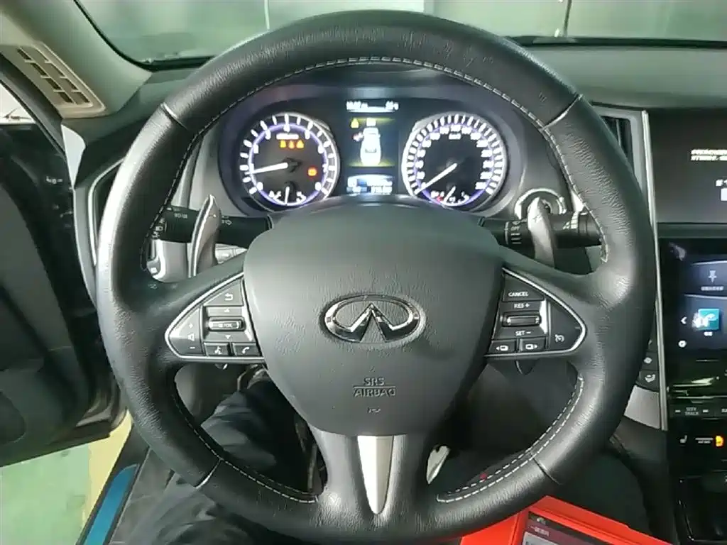 Infiniti Q50L 2015 — фото 11