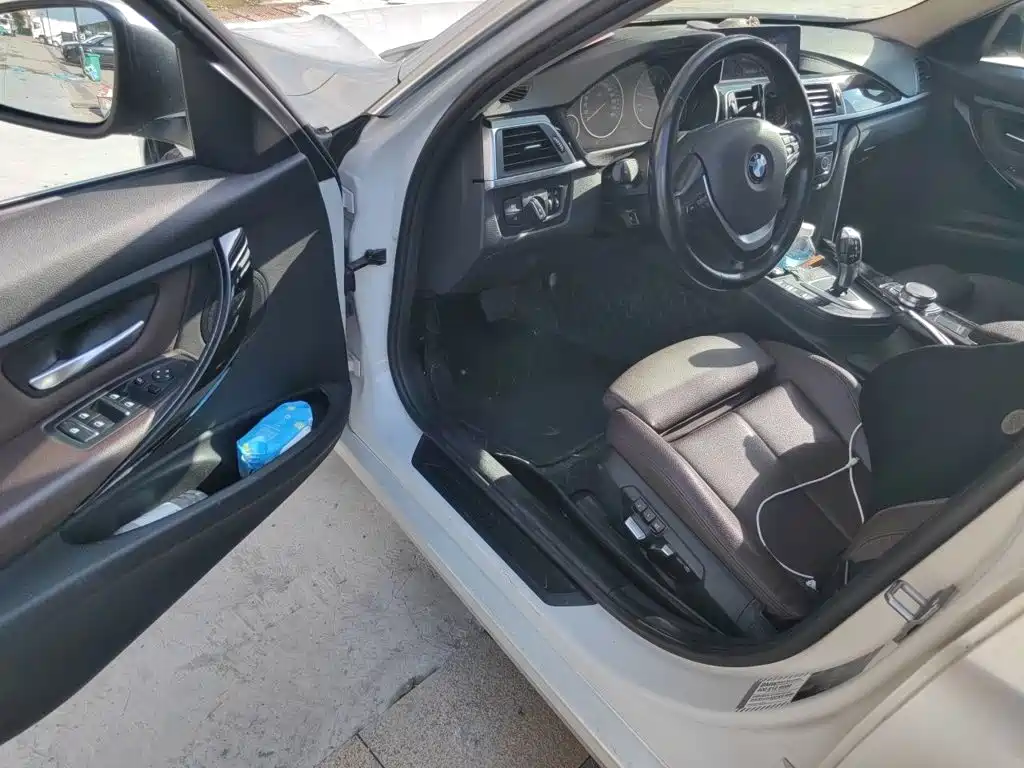 BMW 3 Series 2019 — фото 17