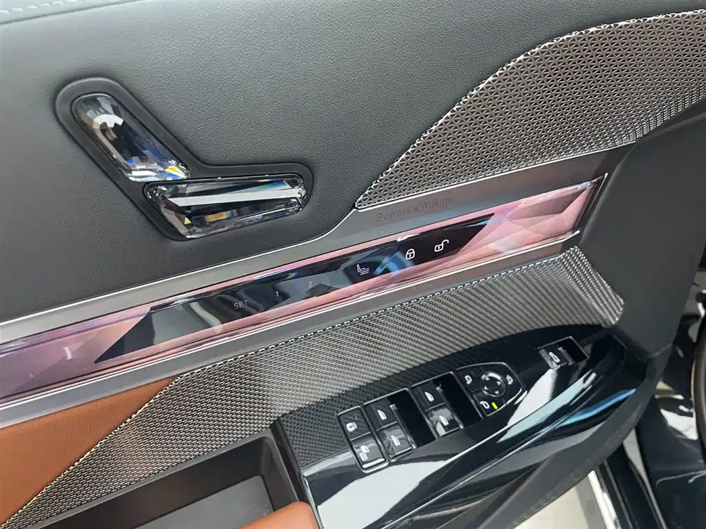 BMW i7 2025 — фото 10