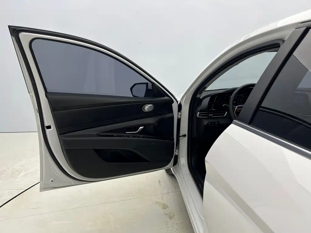 Hyundai Elantra 2022 — фото 18