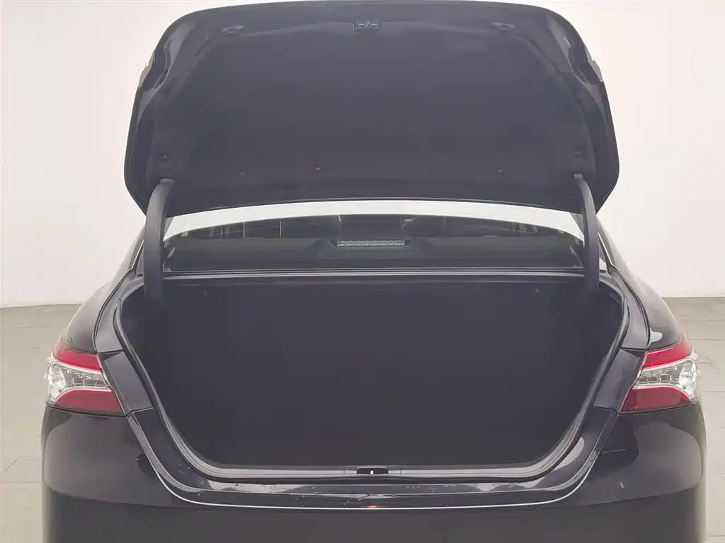 Toyota Camry 2021 — фото 16