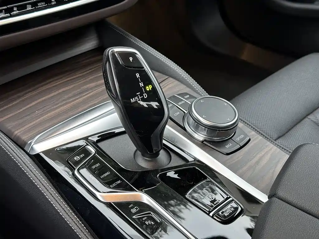 BMW 5 Series New Energy 2023 — фото 12