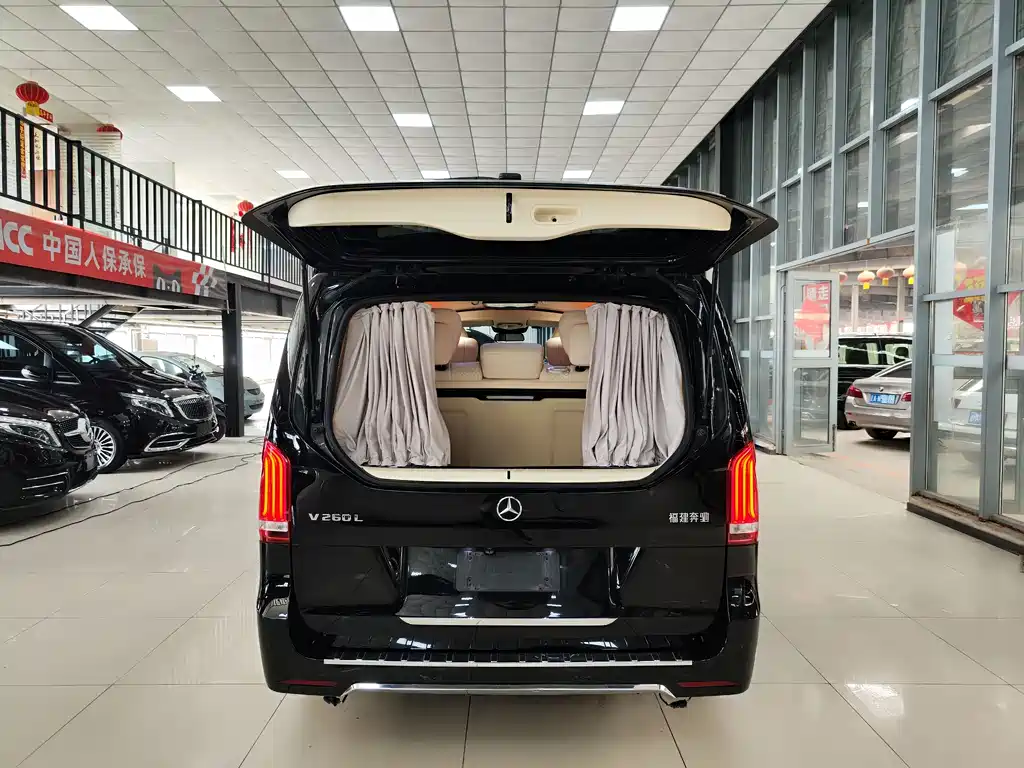 Mercedes-Benz V-Class 2019 — фото 35