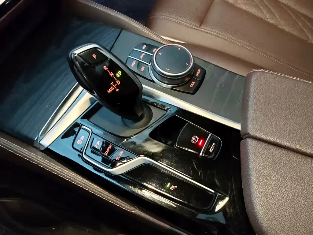BMW 5 Series 2021 — фото 10