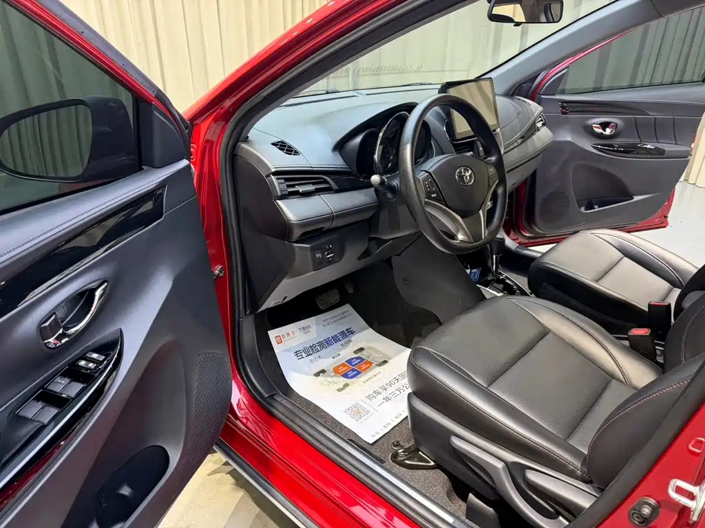 Toyota Yaris L 2022 — фото 9