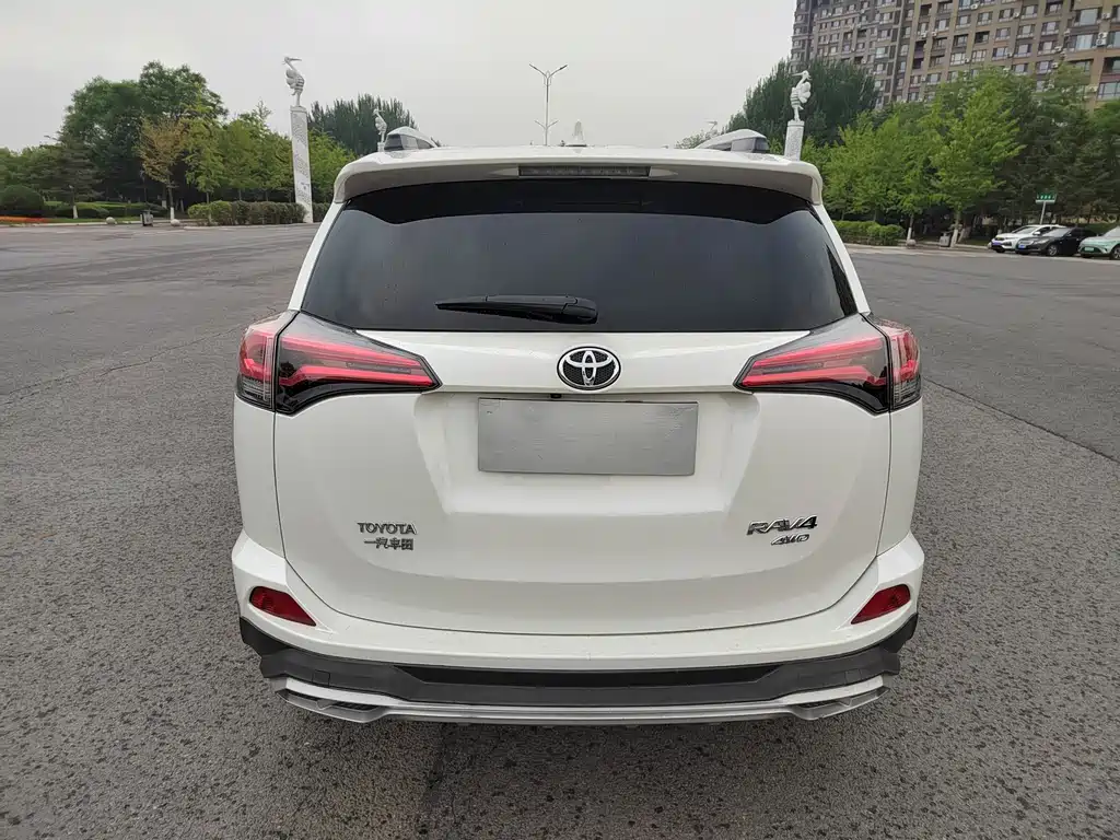 Toyota RAV4 2019 — фото 4