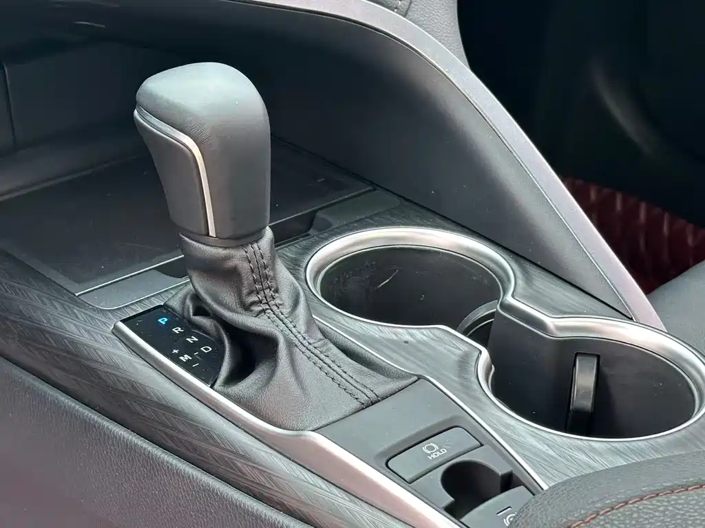 Toyota Camry 2022 — фото 24