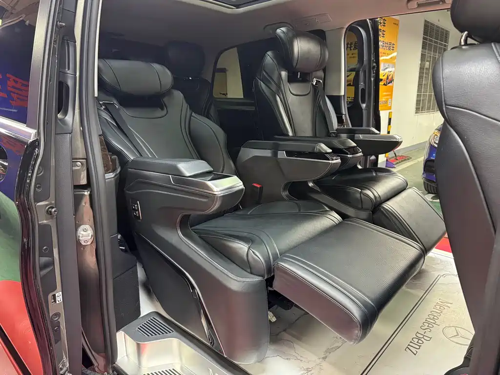 Mercedes-Benz V-Class 2018 — фото 37