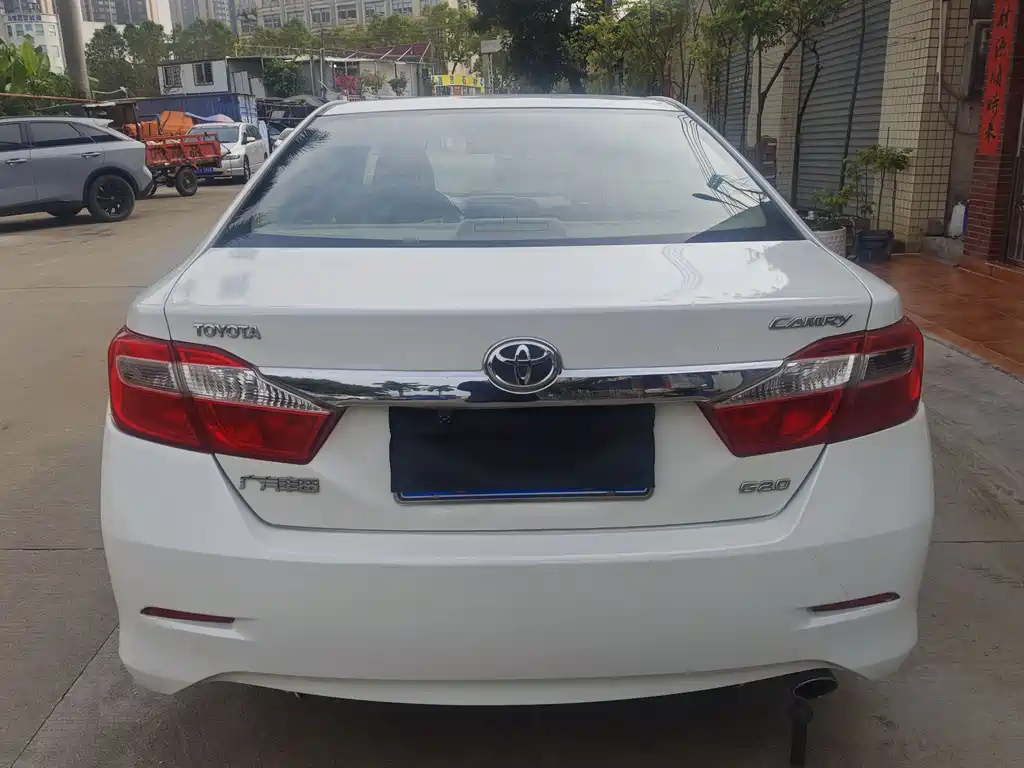 Toyota Camry 2013 — фото 17