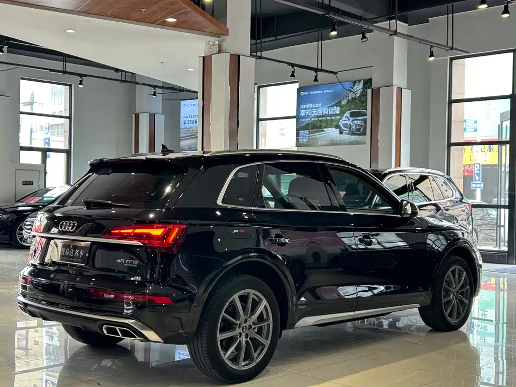 Audi Q5L 2022 — фото 25
