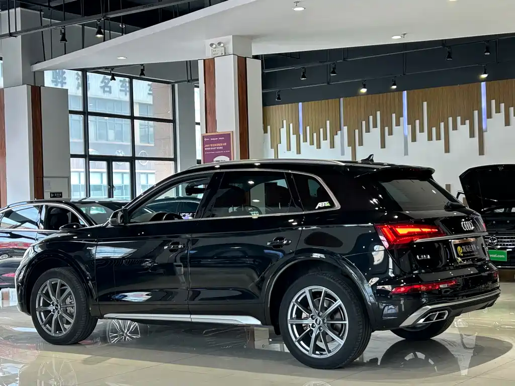 Audi Q5L 2022 — фото 28