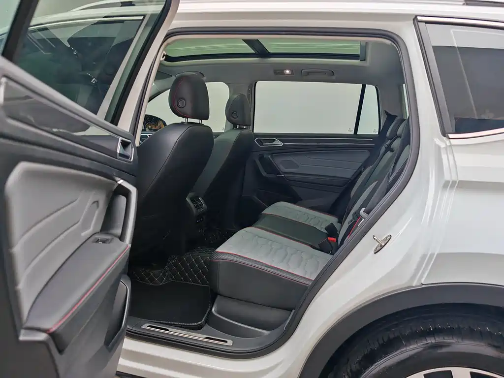 Volkswagen Tiguan L 2023 — фото 17