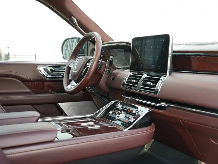 Lincoln Navigator 2019 — фото 19