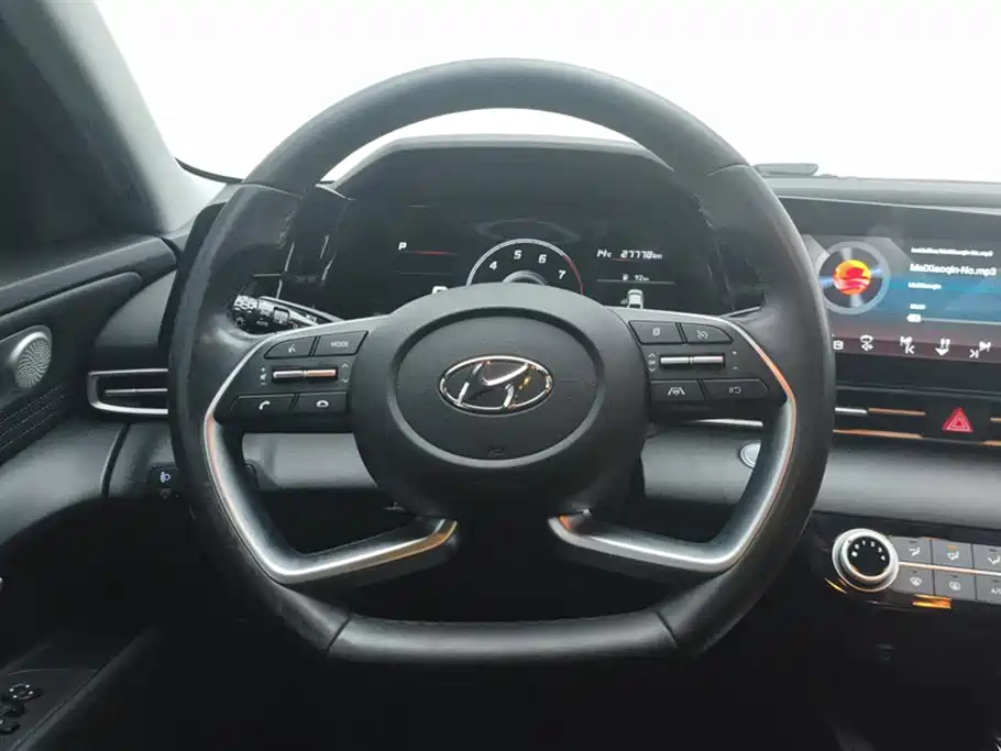 Hyundai Elantra 2021 — фото 15