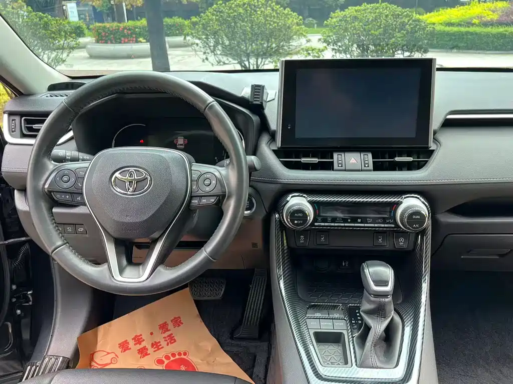 Toyota RAV4 2021 — фото 10