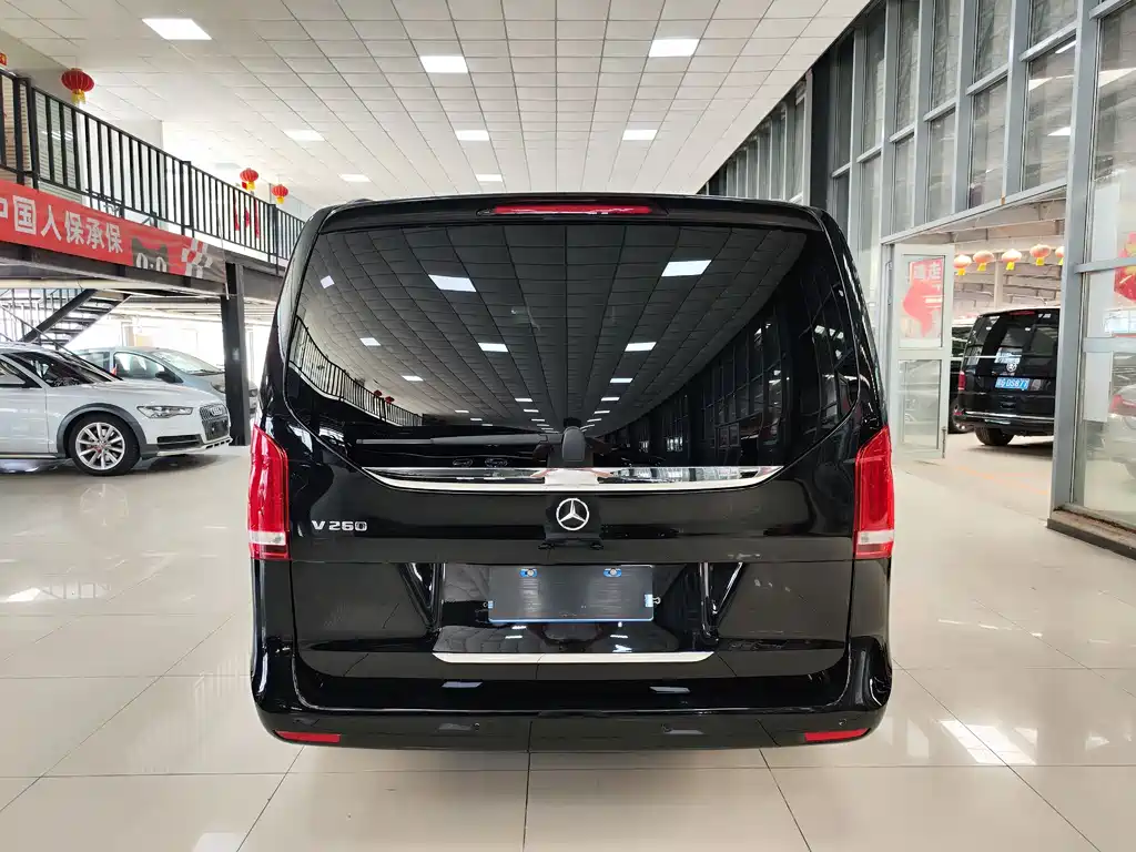 Mercedes-Benz V-Class 2021 — фото 33