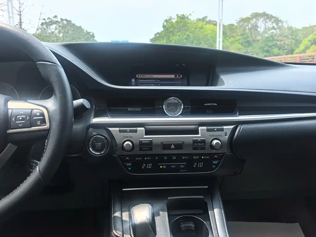 Lexus ES 2015 — фото 17