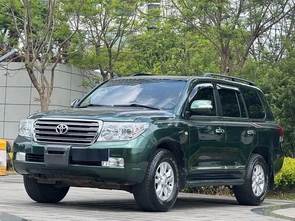 Toyota Land Cruiser 2010 — фото 1