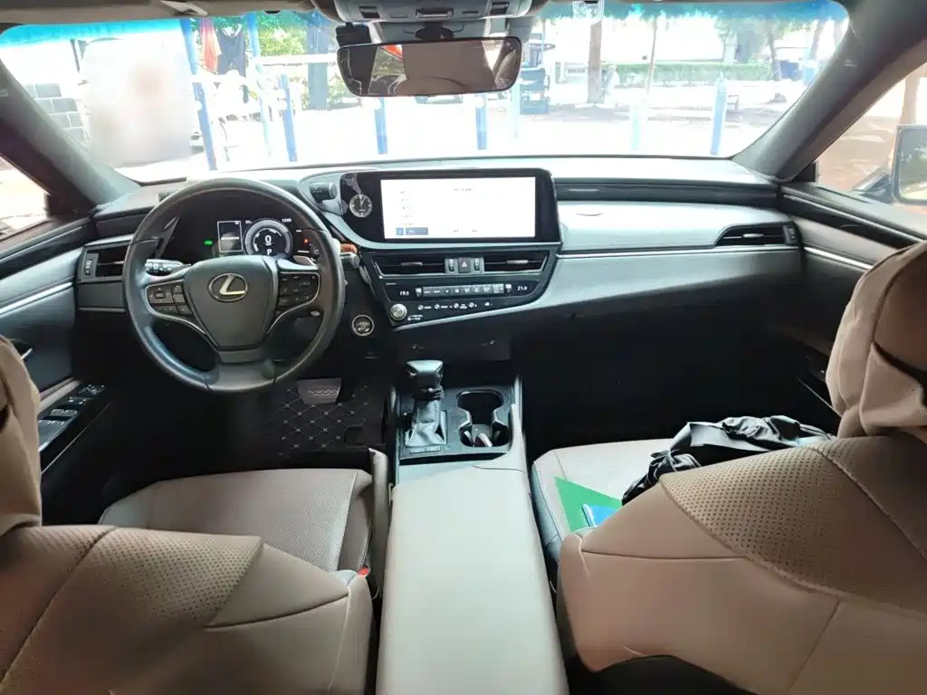 Lexus ES 2023