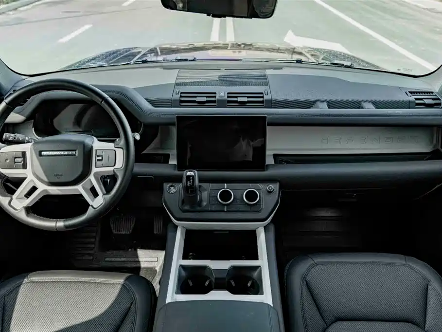 Land Rover Defender 2025 — фото 17