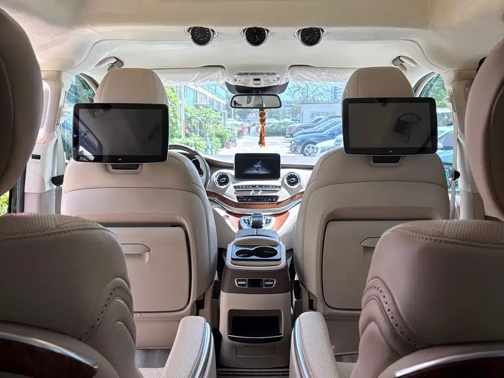 Mercedes-Benz V-Class 2020 — фото 28