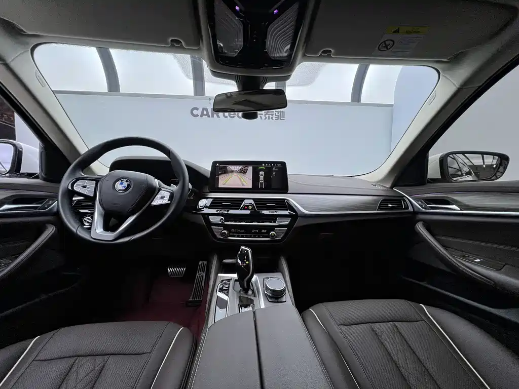 BMW 5 Series 2021 — фото 11