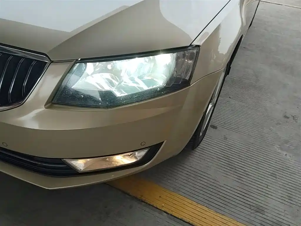 Skoda Octavia 2015 — фото 24