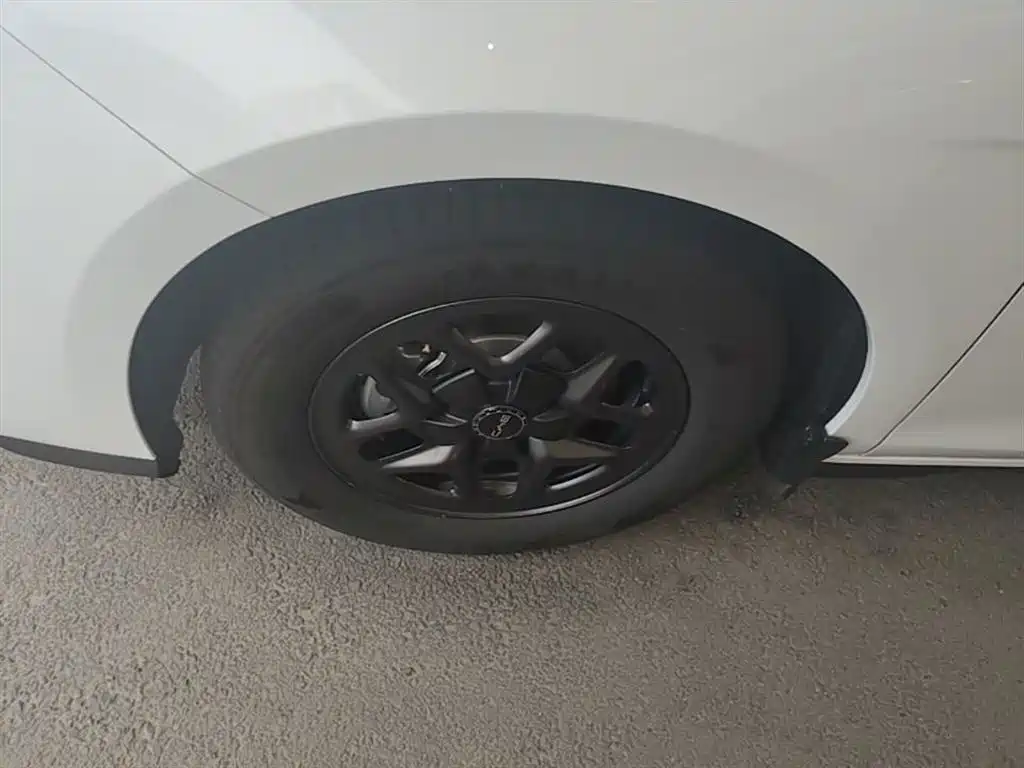 BYD Seal 05 DM-i 2025 — фото 23