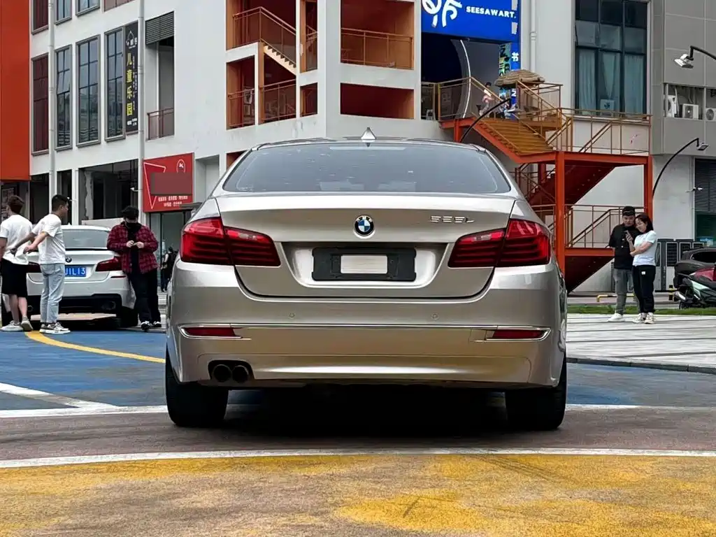 BMW 5 Series 2016 — фото 9