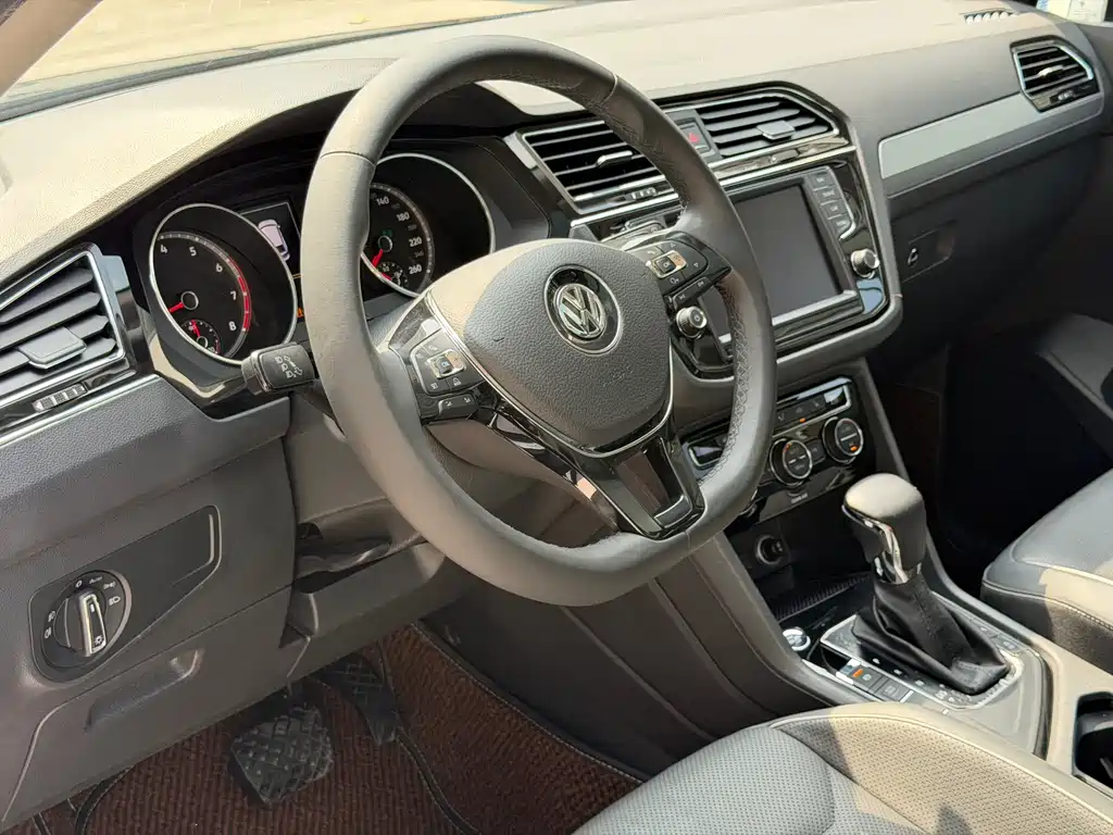 Volkswagen Tiguan L 2017 — фото 9