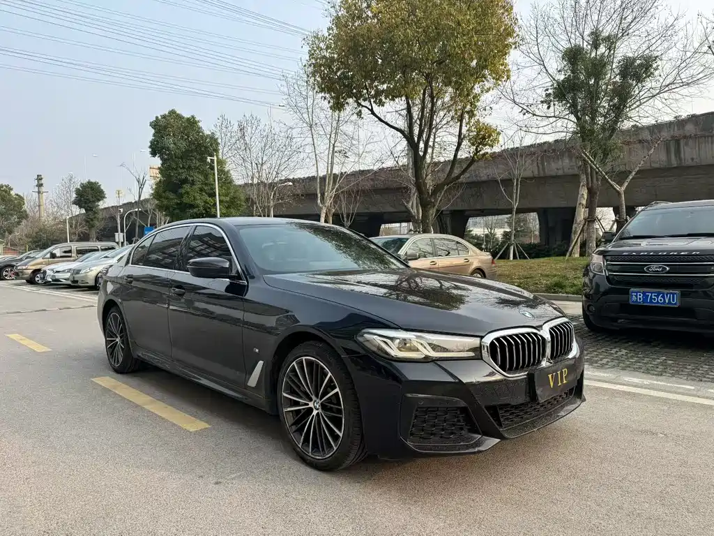 BMW 5 Series 2023 — фото 1