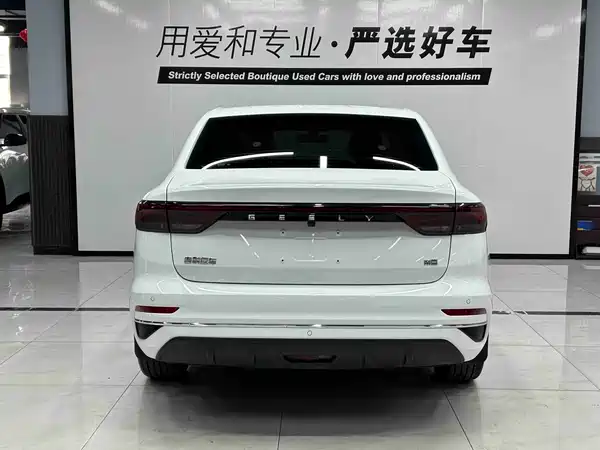 Geely Emgrand 2023