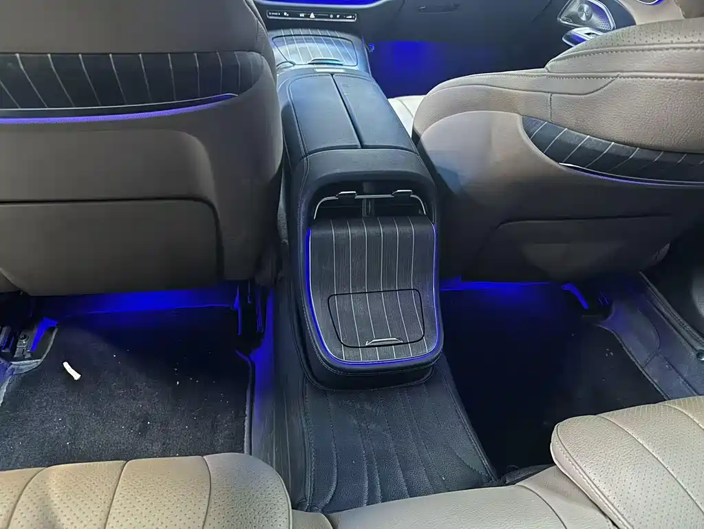 Mercedes-Benz E-Class 2025 — фото 12