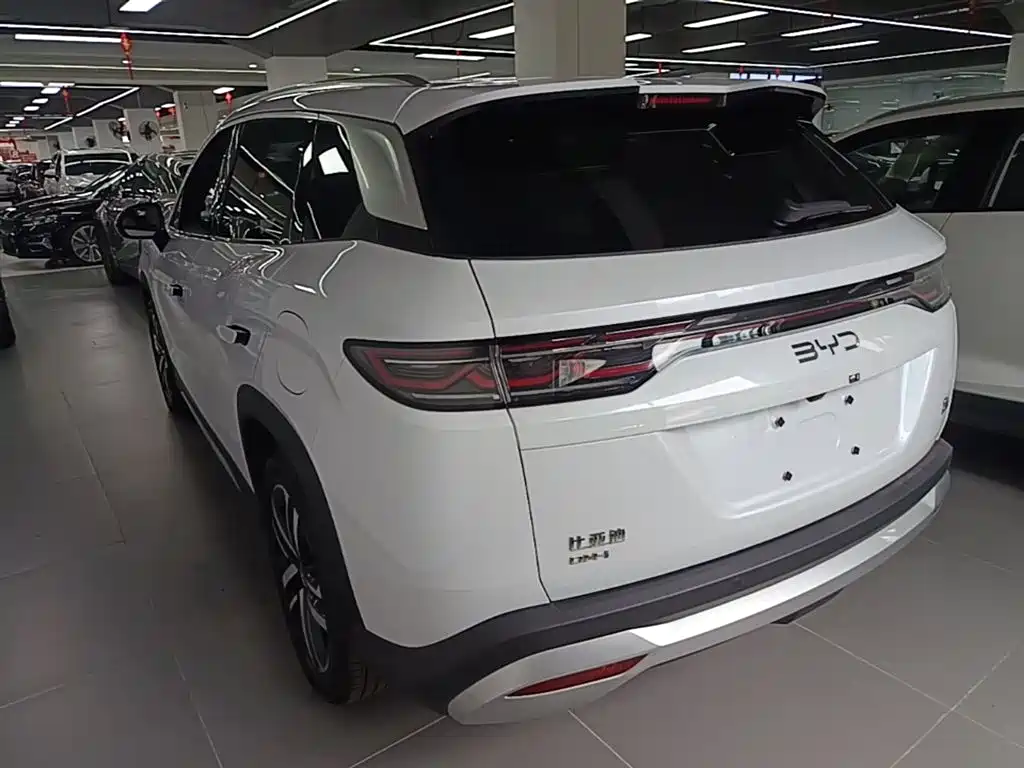 BYD L DM-i 2025 — фото 5