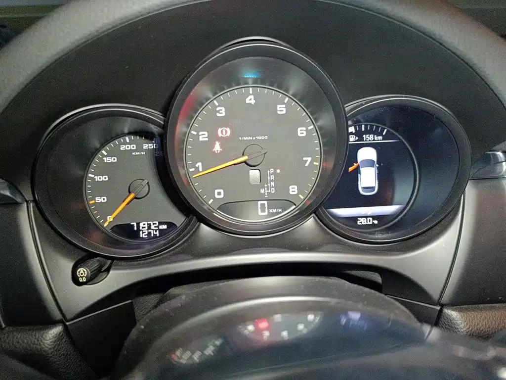 Porsche Macan 2015 — фото 12