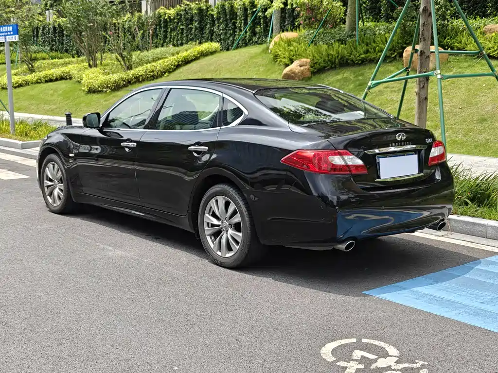 Infiniti Q70 2015 — фото 17