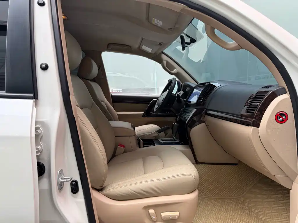 Toyota Land Cruiser 2016 — фото 15
