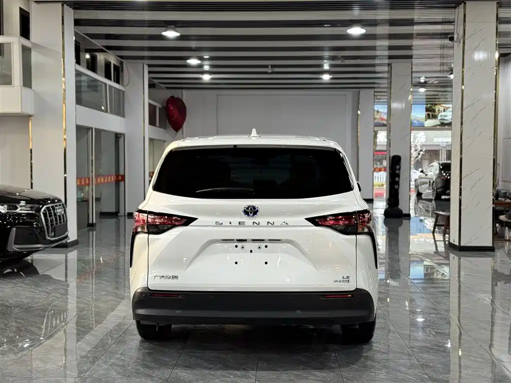 Toyota Sienna 2024 — фото 15