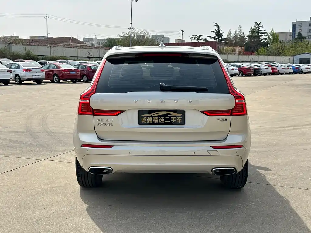 Volvo XC60 2018 — фото 10