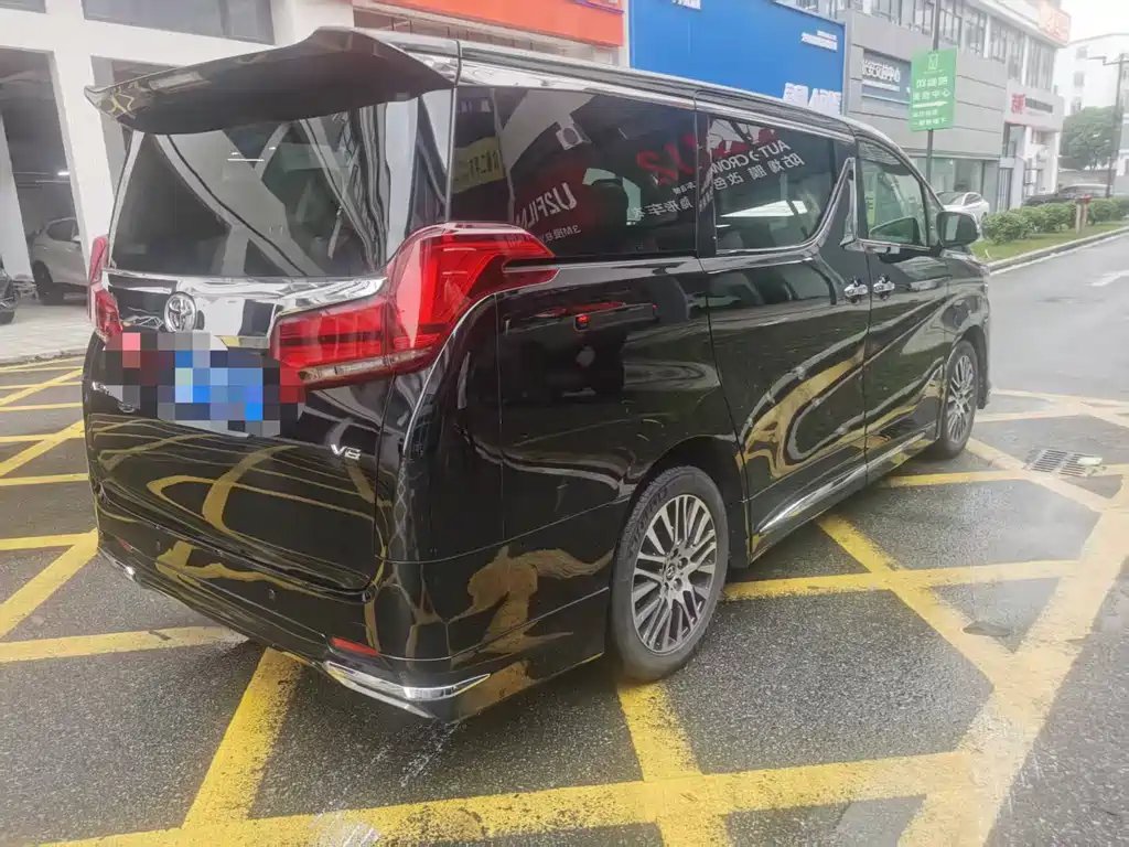 Toyota Alphard 2017 — фото 10