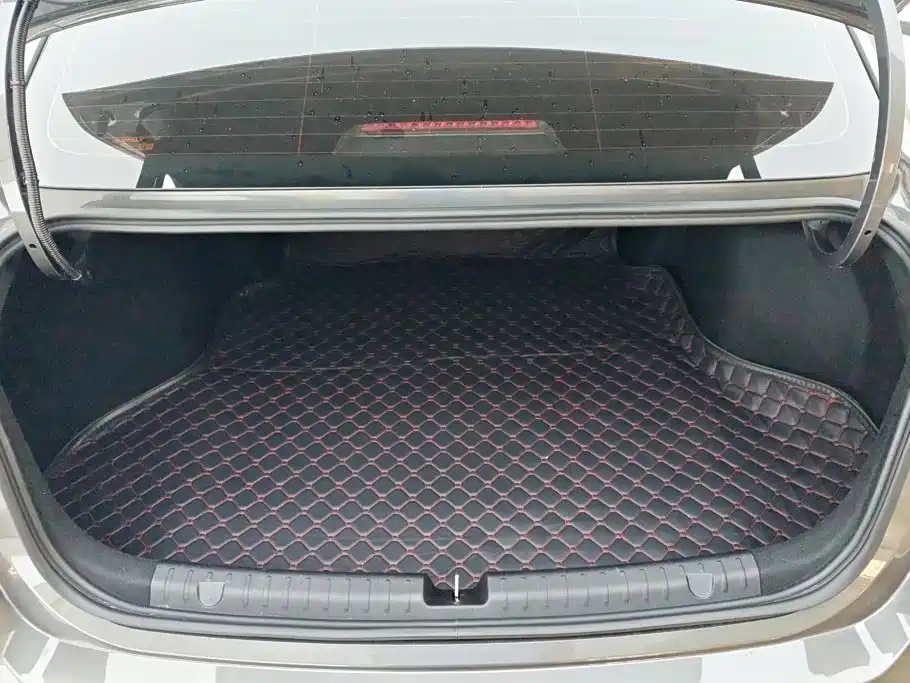 Geely Emgrand 2025