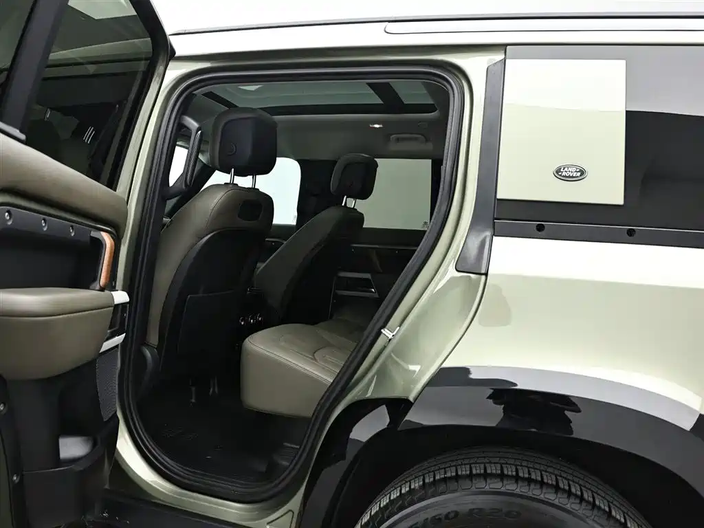 Land Rover Defender 2021 — фото 13