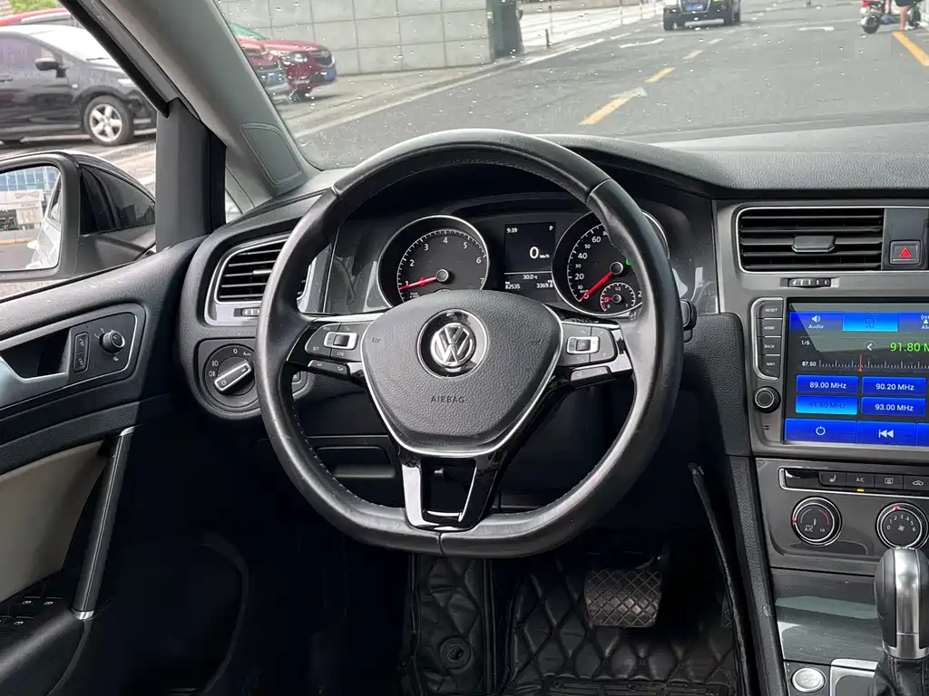 Volkswagen Golf 2017 — фото 11