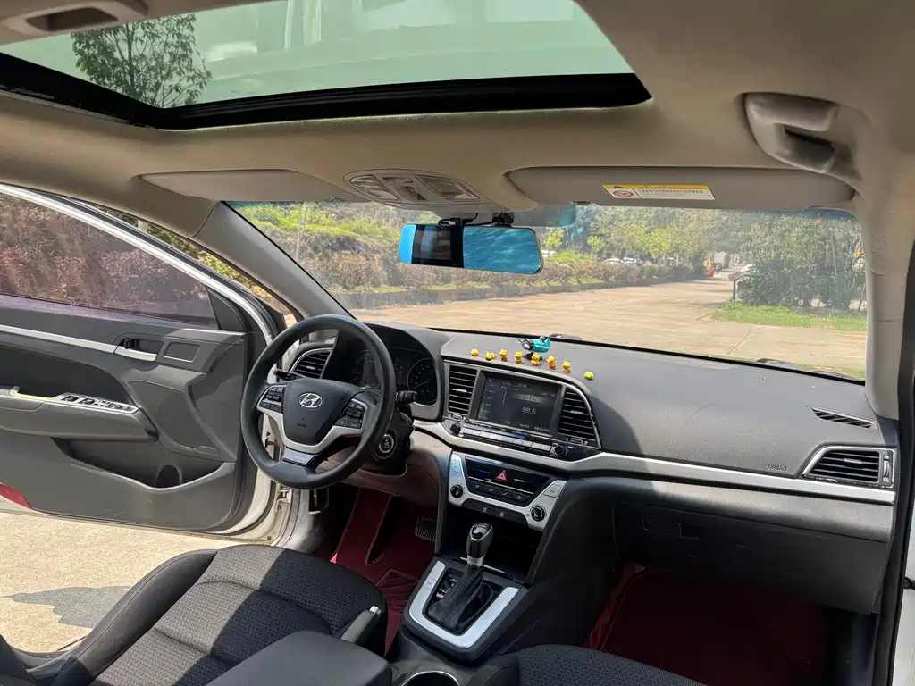 Hyundai Elantra 2016 — фото 11
