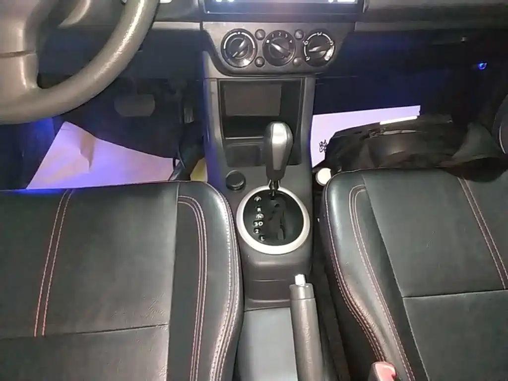 Suzuki Swift 2015 — фото 14